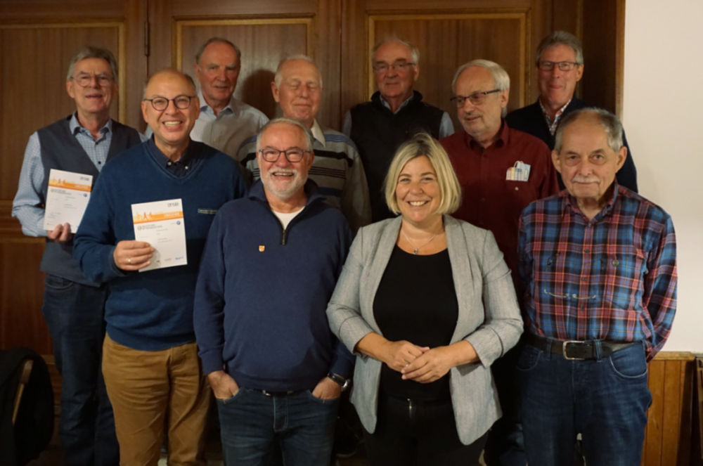 Sportabzeichenverleihung an Sportler es BTV durch unsere Bürgermeisterin, Frau Uschi Baum.